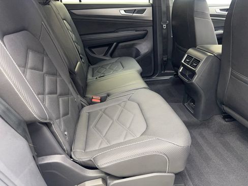 Used 2025 Volkswagen Atlas Cross Sport SE FWD image 40