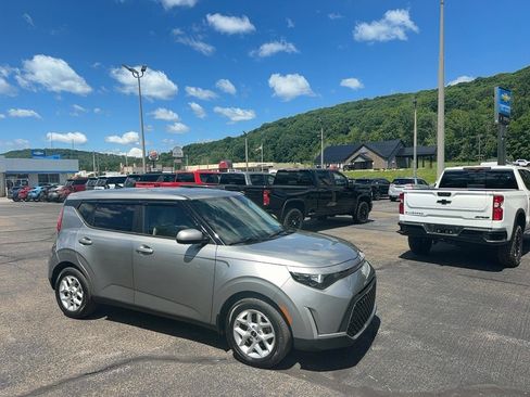 Used 2024 Kia Soul LX w/ Option Group 015 FWD image 1