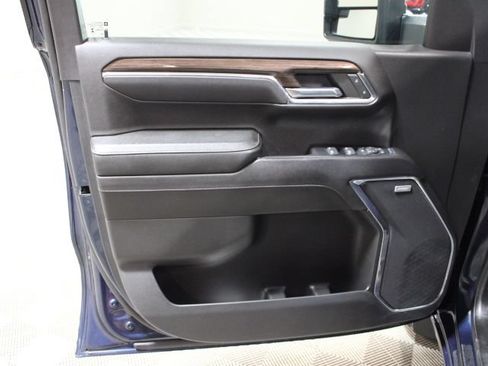 Used 2023 Chevrolet Silverado 1500 LT Trail Boss w/ Convenience Package II AWD/4WD image 16