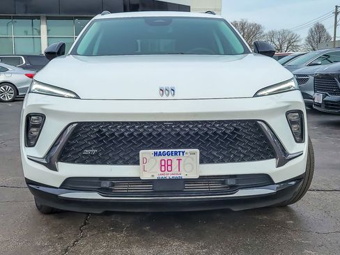 Certified 2025 Buick Envision Sport Touring image 4