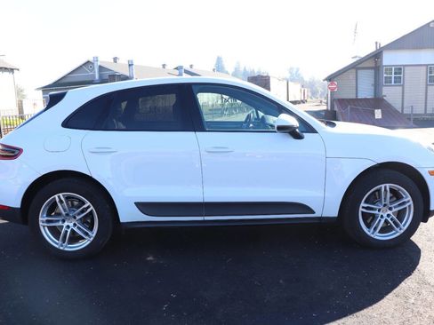 Used 2017 Porsche Macan image 8