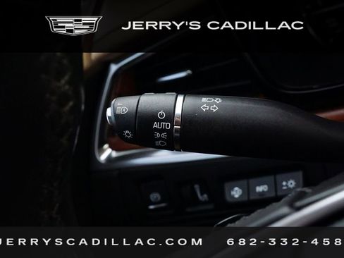 Used 2017 Cadillac XT5 Platinum image 16