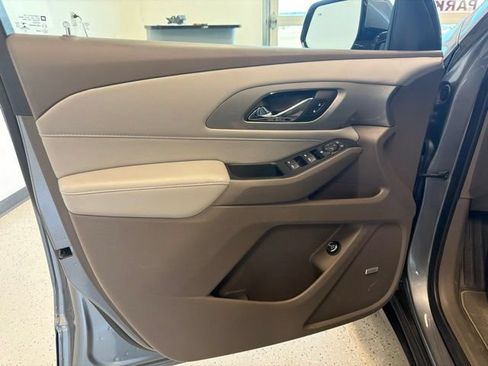 Used 2020 Chevrolet Traverse LT w/ LT Premium Package AWD/4WD image 45