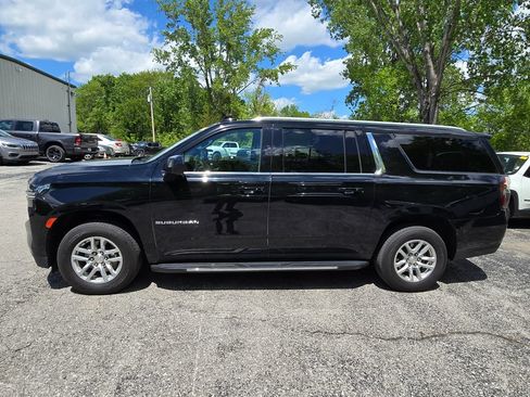 Used 2024 Chevrolet Suburban LT AWD/4WD image 3