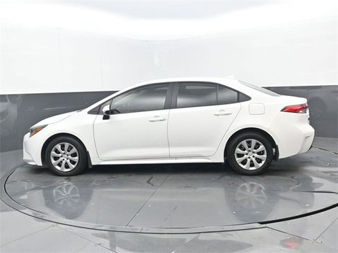 Used 2025 Toyota Corolla LE image 7