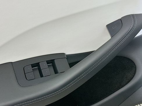 Used 2025 Tesla Model 3 Long Range RWD image 15