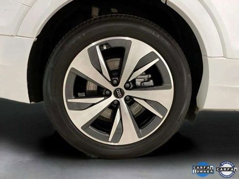 Used 2024 Audi Q8 e-tron Premium image 31