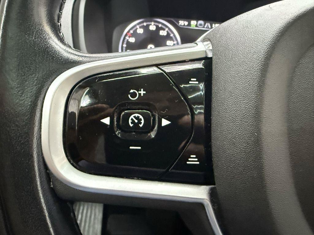 Used 2022 Volvo XC90 T6 Momentum w/ Climate Package AWD/4WD image 15