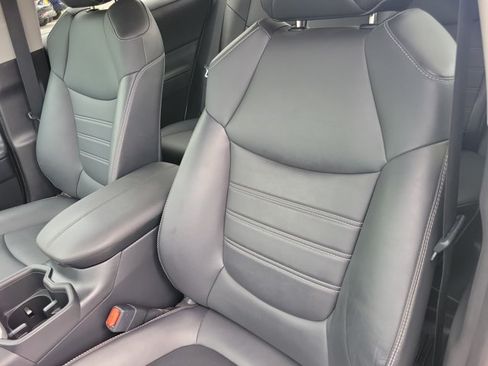 Used 2022 Toyota RAV4 XLE Premium FWD image 8