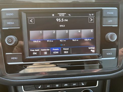 Used 2022 Volkswagen Tiguan S FWD image 11
