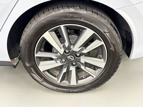 Used 2024 Nissan Versa SV FWD image 11