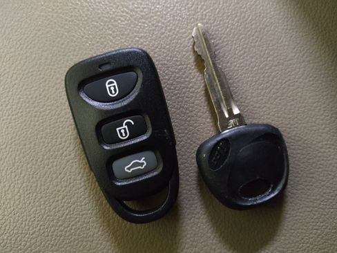 Used 2019 Hyundai Elantra SE w/ Cargo Package image 32