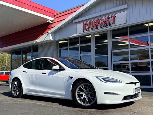 Used 2021 Tesla Model S Plaid image 1
