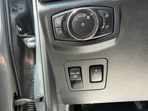 Used 2018 Ford F150 XLT w/ Equipment Group 302A Luxury AWD/4WD image 13