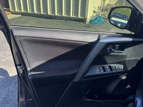 Used 2015 Toyota RAV4 XLE image 9