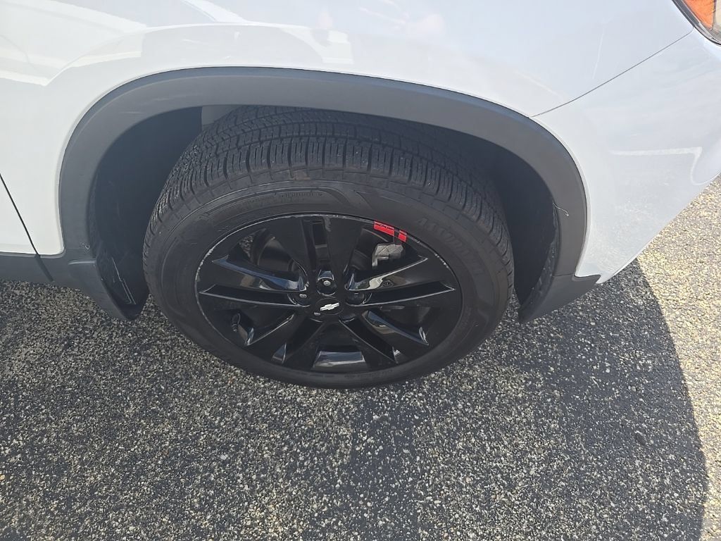 Used 2019 Chevrolet Trax LT w/ Sun & Sound Package AWD/4WD image 8