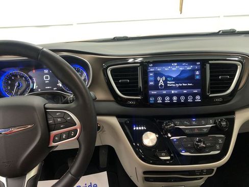 Used 2018 Chrysler Pacifica Touring-L Plus w/ Advanced Safetytec Group image 20