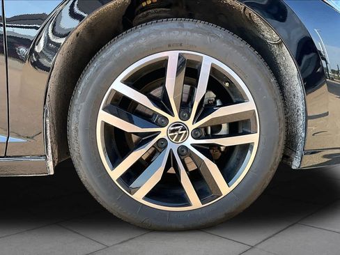 Used 2025 Volkswagen Jetta SE FWD image 10