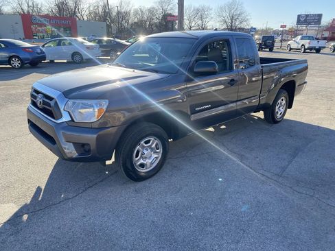 Used 2015 Toyota Tacoma 2WD Access Cab image 3