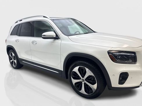 Used 2025 Mercedes-Benz GLB 250 4MATIC image 12