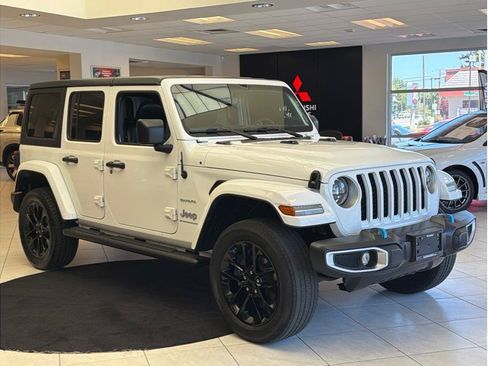 Used 2023 Jeep Wrangler Unlimited Sahara AWD/4WD image 3