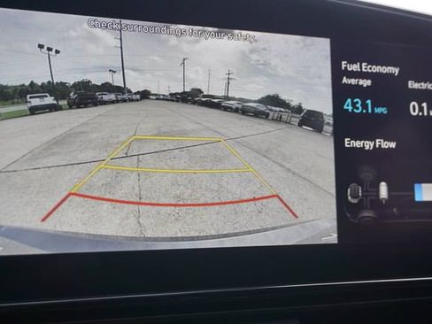 Used 2025 Hyundai Elantra SEL FWD image 24