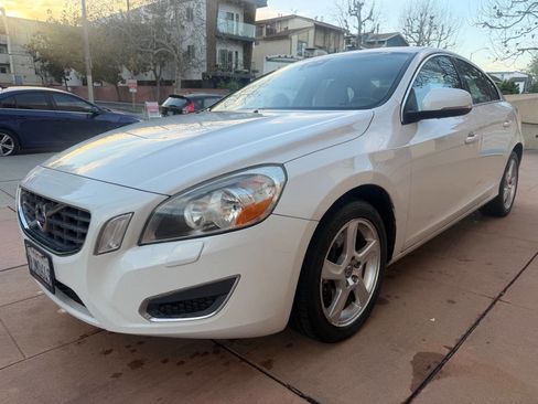 Used 2012 Volvo S60 T5 image 2