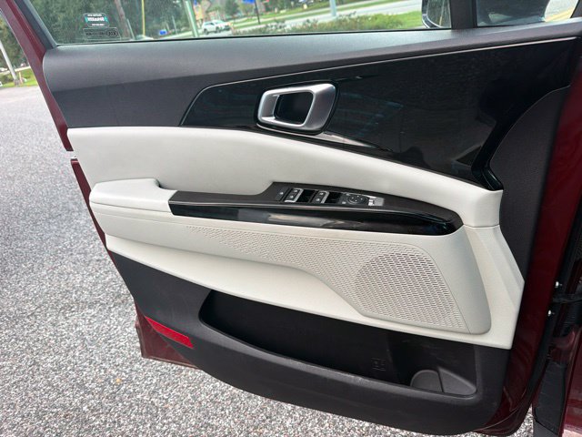 Used 2022 Kia Carnival EX FWD image 10