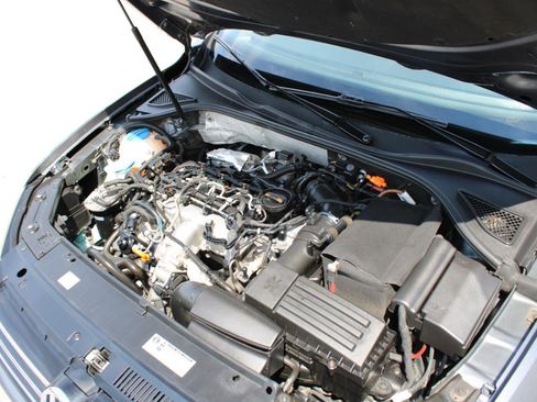 Used 2013 Volkswagen Passat TDI SE image 28