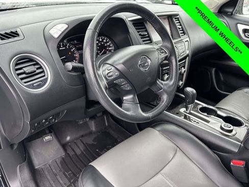 Used 2019 Nissan Pathfinder SL image 9