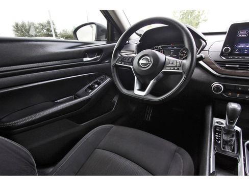 Used 2024 Nissan Altima 2.5 SV image 11