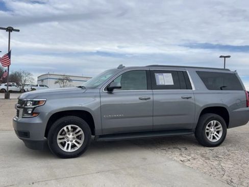 Used 2018 Chevrolet Suburban LT image 5