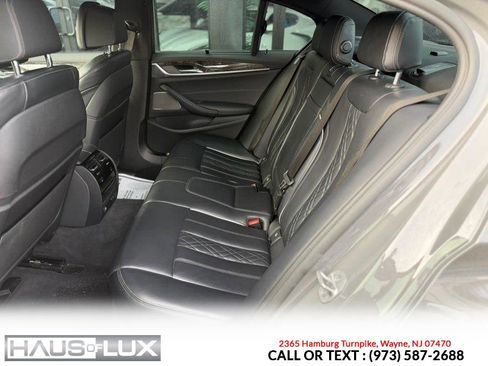 Used 2022 BMW M550i xDrive w/ Executive Package image 9