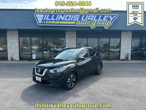 Used 2019 Nissan Kicks SV FWD image 1