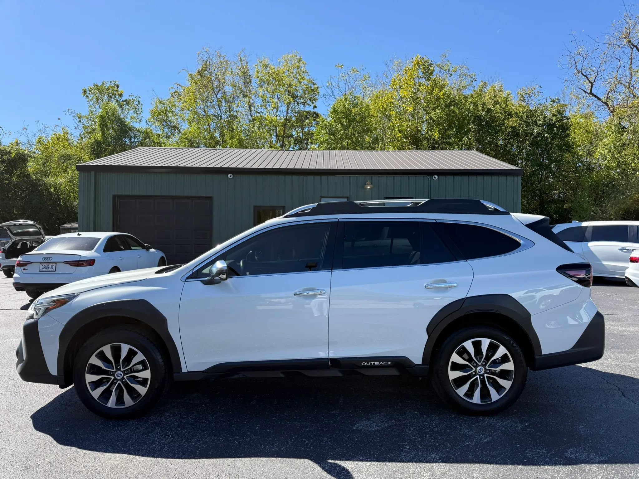 Used 2025 Subaru Outback Touring AWD/4WD image 3