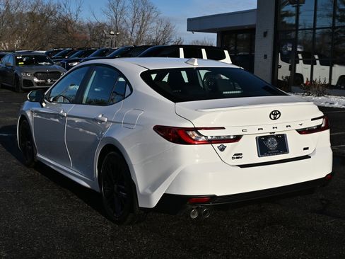 Used 2025 Toyota Camry SE AWD (Natl) image 13