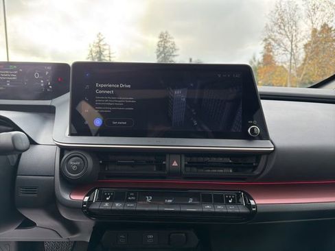 Used 2024 Toyota Prius Prime Premium image 18