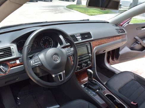 Used 2013 Volkswagen Passat TDI SEL Premium FWD image 40