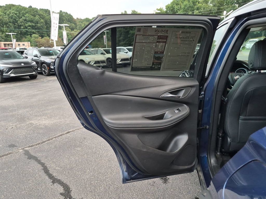 Used 2023 Buick Encore GX Select w/ Safety Package II AWD/4WD image 29