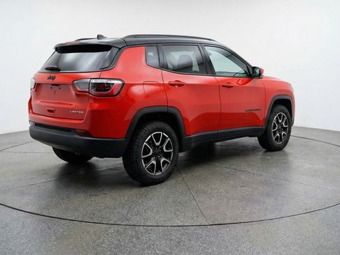 Used 2025 Jeep Compass Trailhawk w/ Trailer Tow Group AWD/4WD image 9