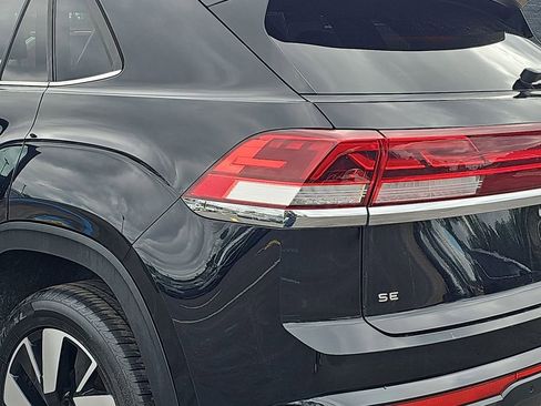 Used 2024 Volkswagen Atlas Cross Sport SE image 37