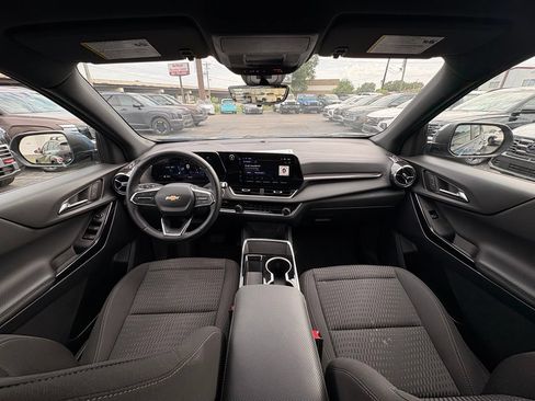 Used 2025 Chevrolet Equinox LT w/ Safety and Technology Package FWD image 28