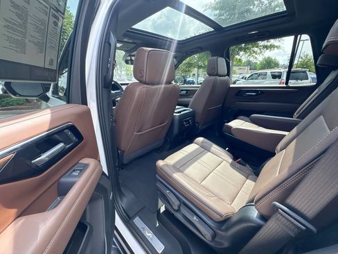 Used 2025 Chevrolet Tahoe High Country w/ Sun And Tow Package AWD/4WD image 32