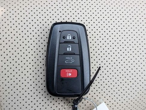 Used 2022 Toyota Highlander Platinum FWD image 30