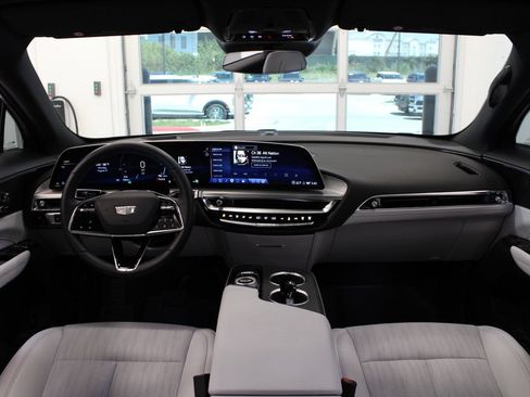 Used 2025 Cadillac Lyriq Sport w/ LPO, Floor Liner Package RWD image 18