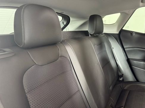 Used 2025 Chevrolet Trax LT w/ LT Convenience Package FWD image 32