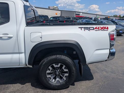 Certified 2023 Toyota Tacoma TRD Off-Road w/ Black Out Package (TMS) AWD/4WD image 4