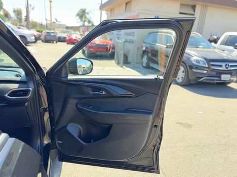 Used 2021 Chevrolet TrailBlazer RS w/ Sun and Liftgate Package FWD image 37