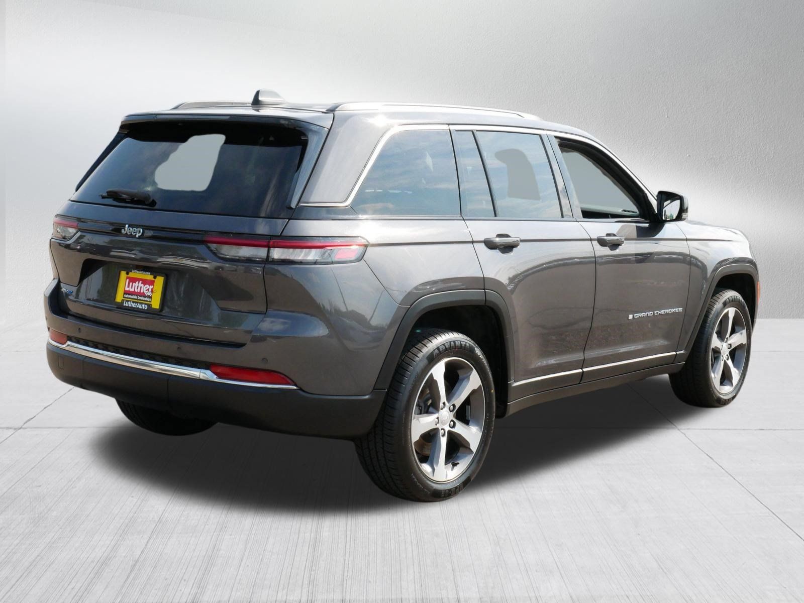 Used 2022 Jeep Grand Cherokee Limited 4xe AWD/4WD image 7