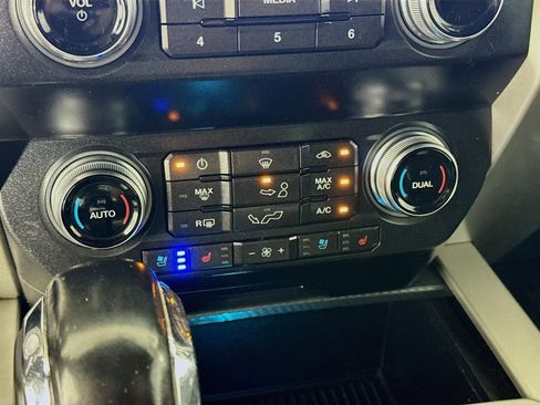 Used 2019 Ford F150 Lariat w/ Equipment Group 502A Luxury image 17